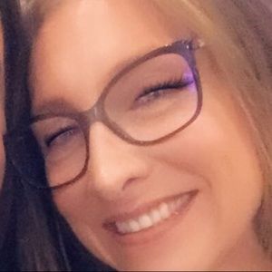 Meet your Posher, Monique